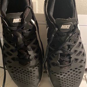 Men black Nikes